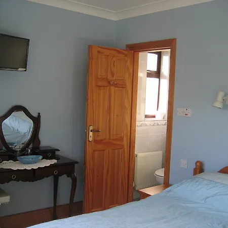 לינה וארוחת בוקר Bayview House 3*