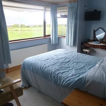 Bayview House 3* טראלי